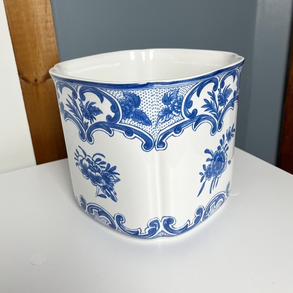 Vintage Tiffany & Co Blue and White Delft Floral Vase Planter - Picture 13 of 15